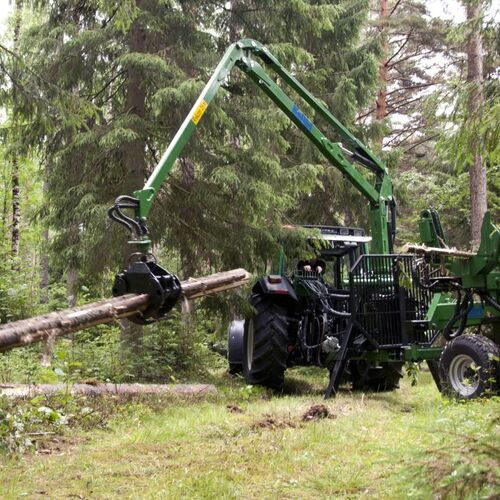Forestry trailer 9 tonnes with parallel crane 5.7 m