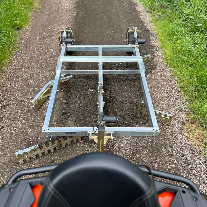 Road drag for ATV, 3-blade with electrical height adjustment function