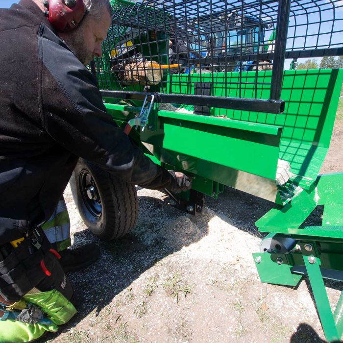 Log cutter and splitter, electric-powered