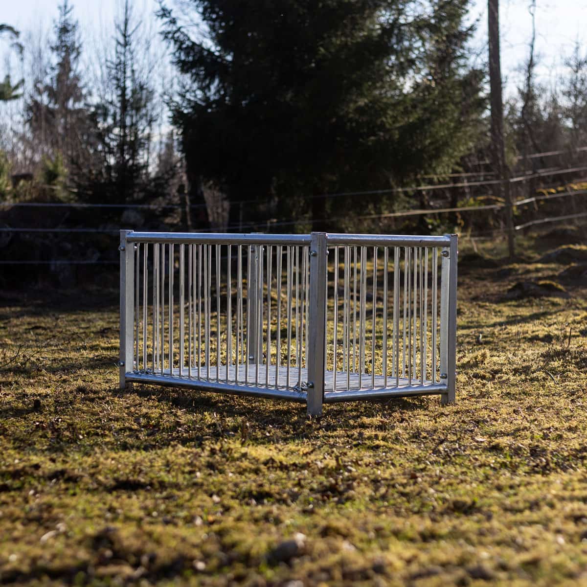 Feeder box for horses