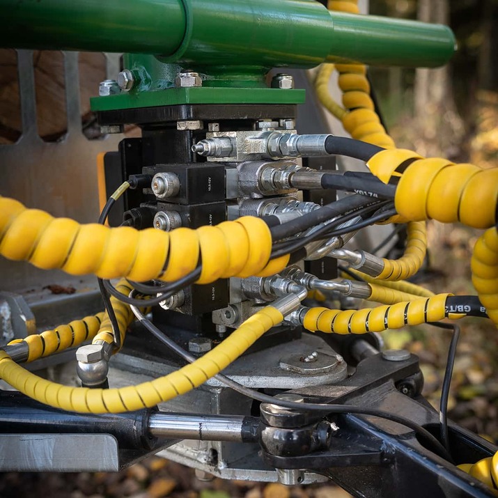 3-tonne forestry trailer ATV with 4,2 m crane