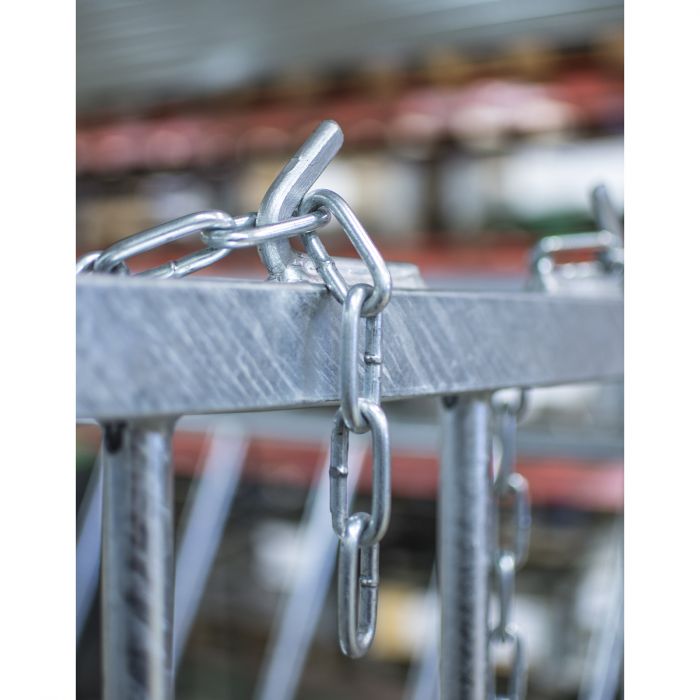 Roofed feeder for sheep