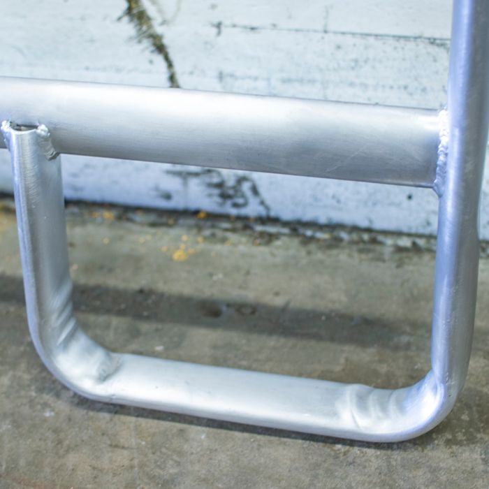 Aluminium head gate with base supports