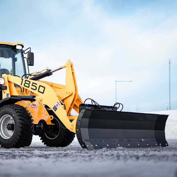 Snow plough 2,5 m, bolted large BM attachment