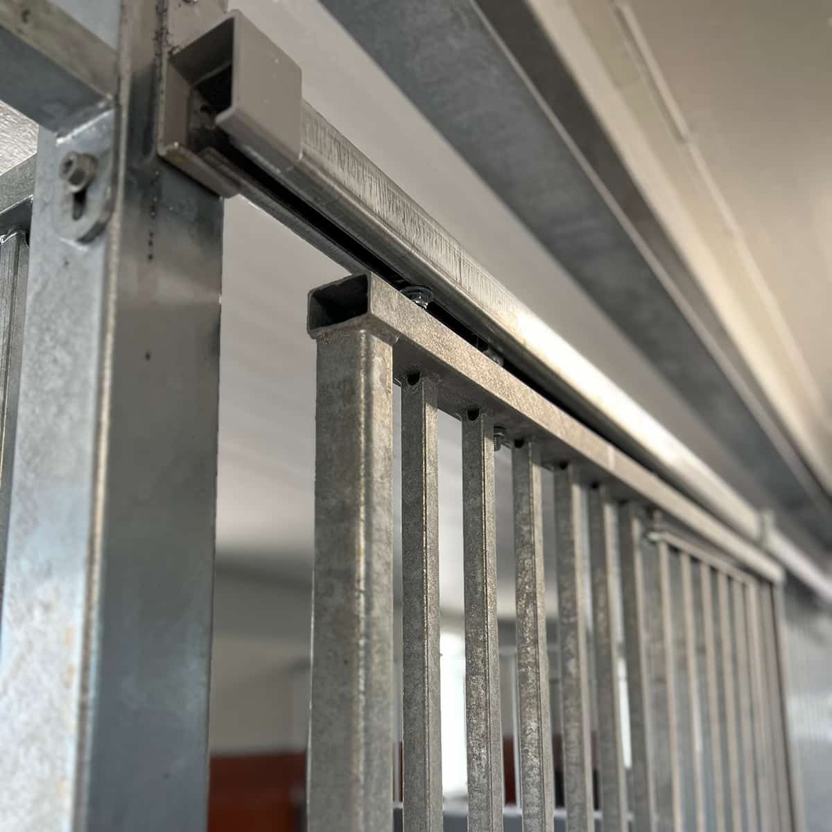 Front with sliding door 3.0 m, including plastic panelling, SWE