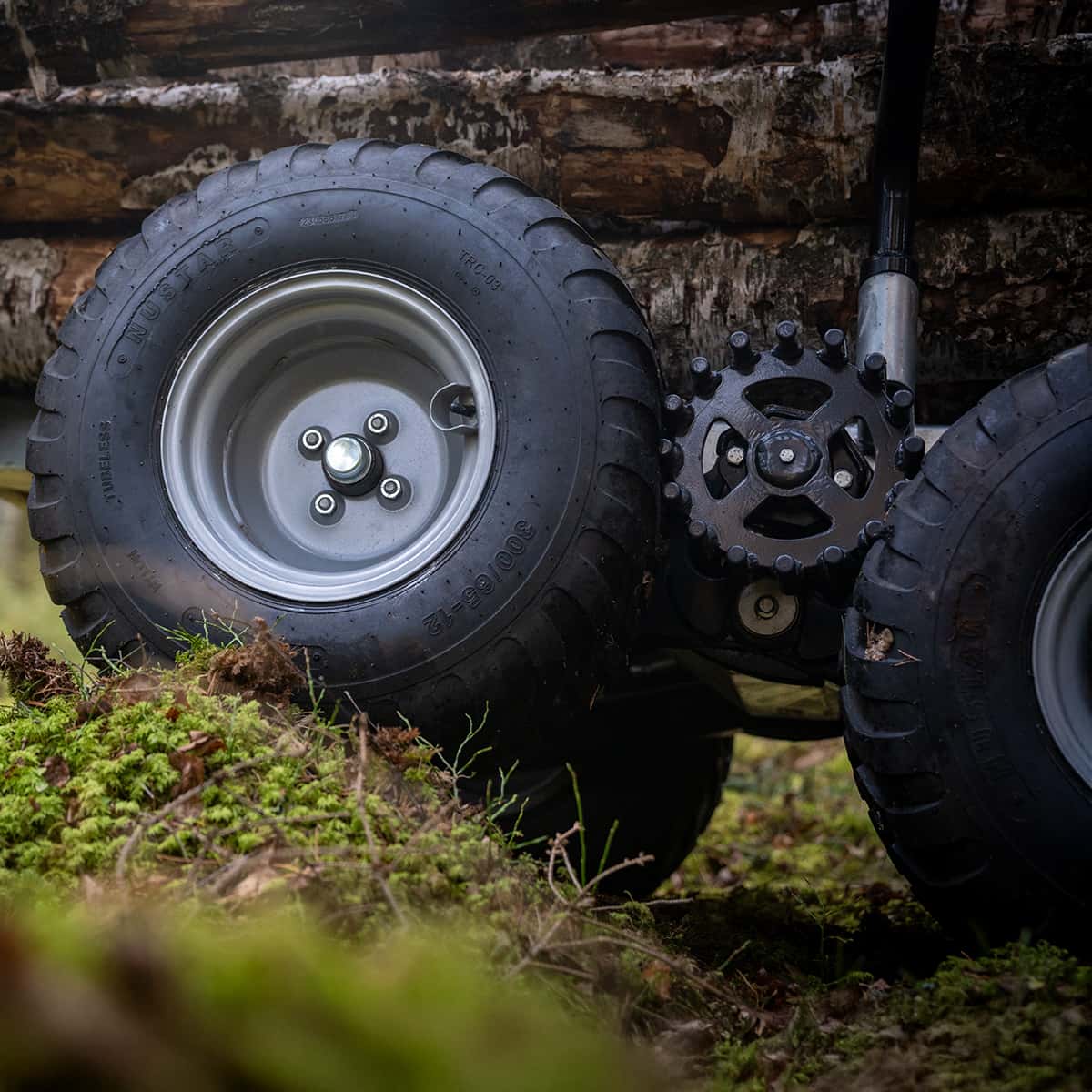 3-tonne forestry trailer ATV with 4,2 m crane