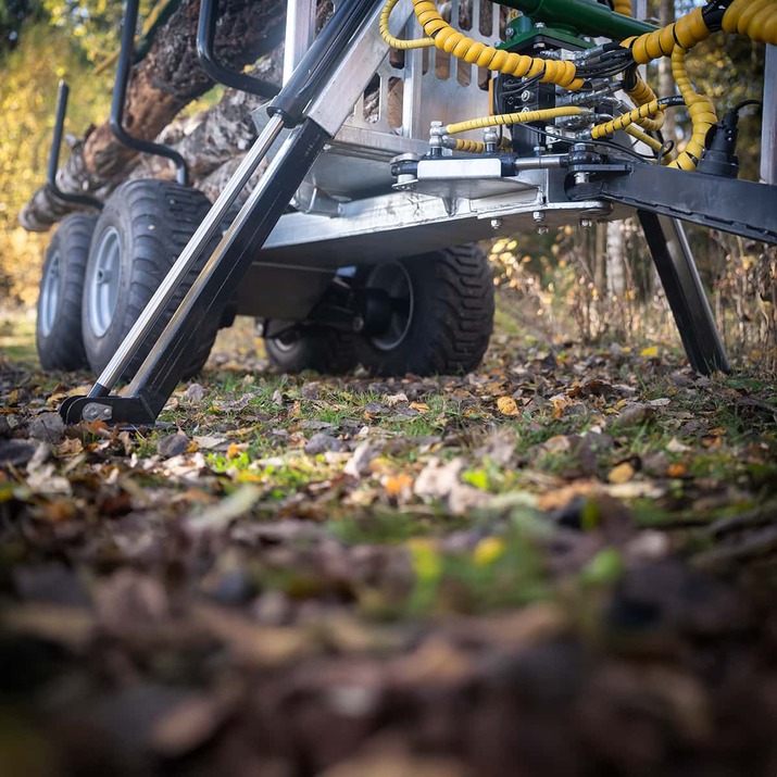 3-tonne forestry trailer ATV with 4,2 m crane