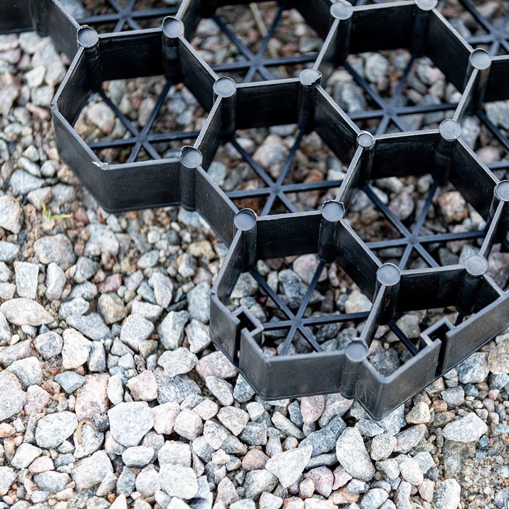 Ground-reinforcing plastic mat 1 m²