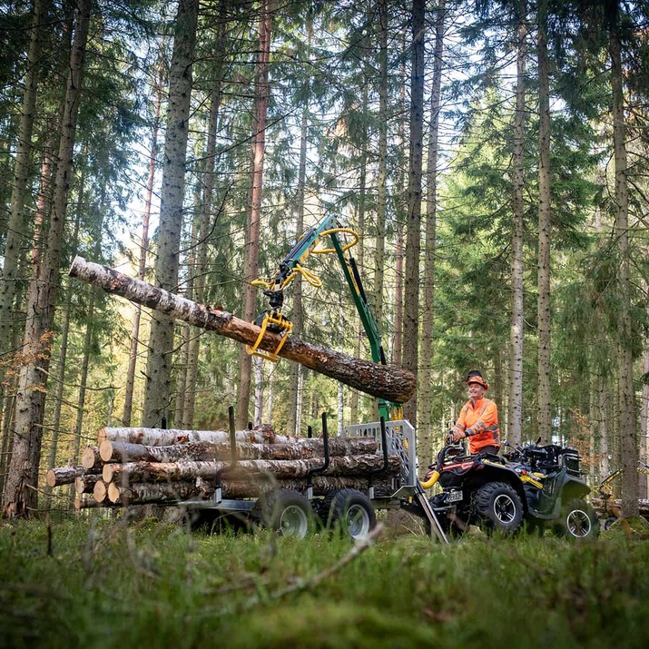 3-tonne forestry trailer ATV with 4,2 m crane