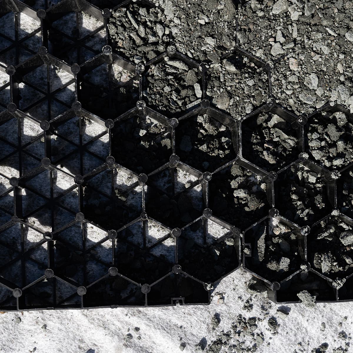 Ground-reinforcing plastic mat 1 m²