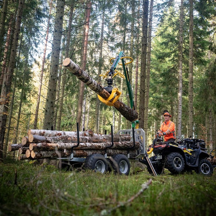 3-tonne forestry trailer ATV with 4,2 m crane