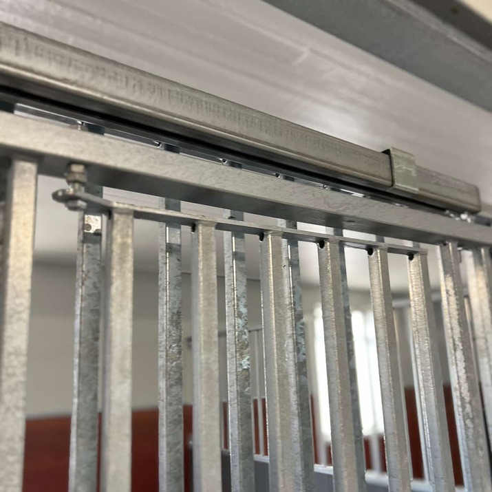 Front with sliding door 3.0 m, including plastic panelling, SWE