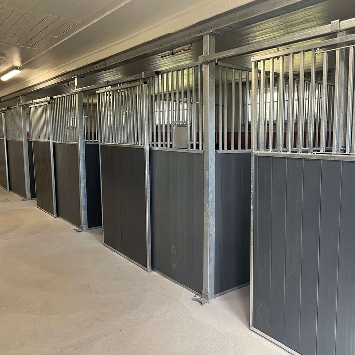 Front with sliding door 3.5 m, including plastic panelling, SWE