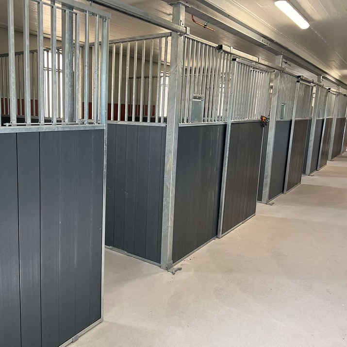 Front with sliding door 3.5 m, including plastic panelling, SWE