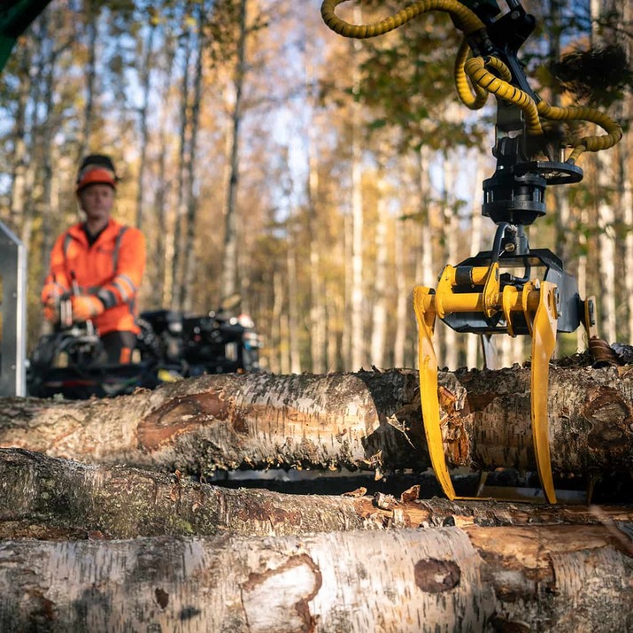 3-tonne forestry trailer ATV with 4,2 m crane