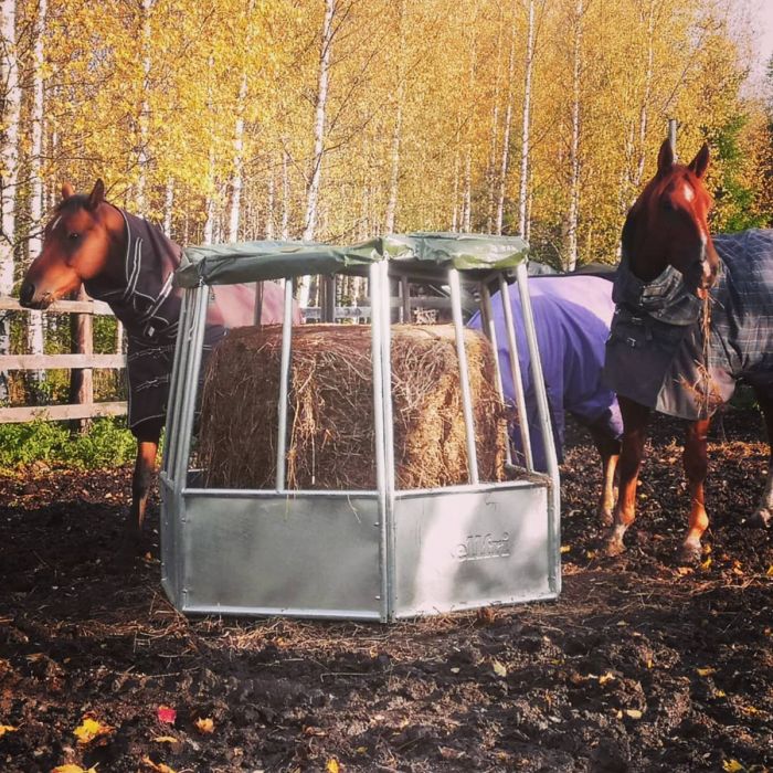 Hexagonal aluminium feeder with roof, 12 feed openings