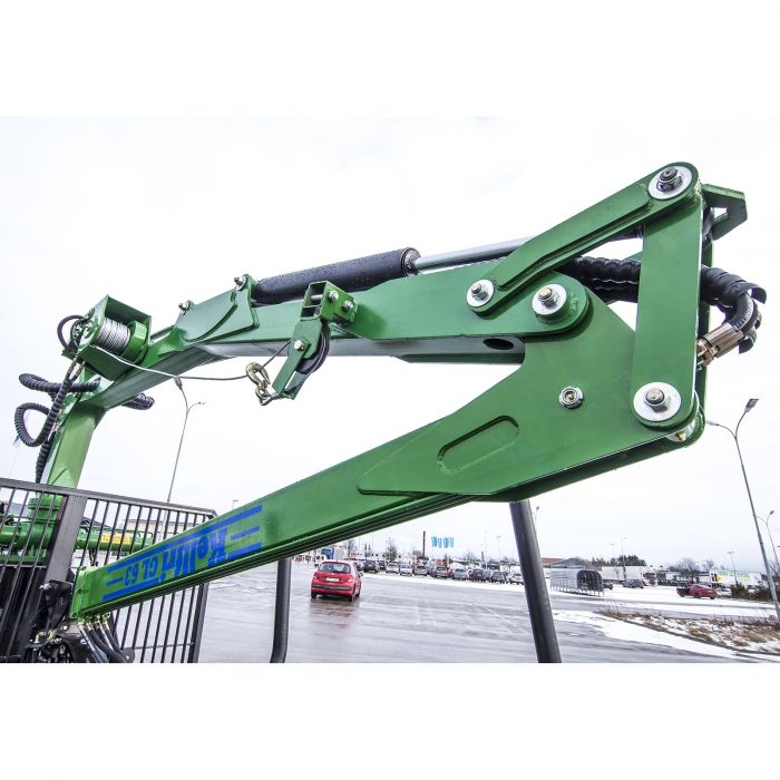 Radio remote-controlled hydraulic winch with 1,400 kg pulling force