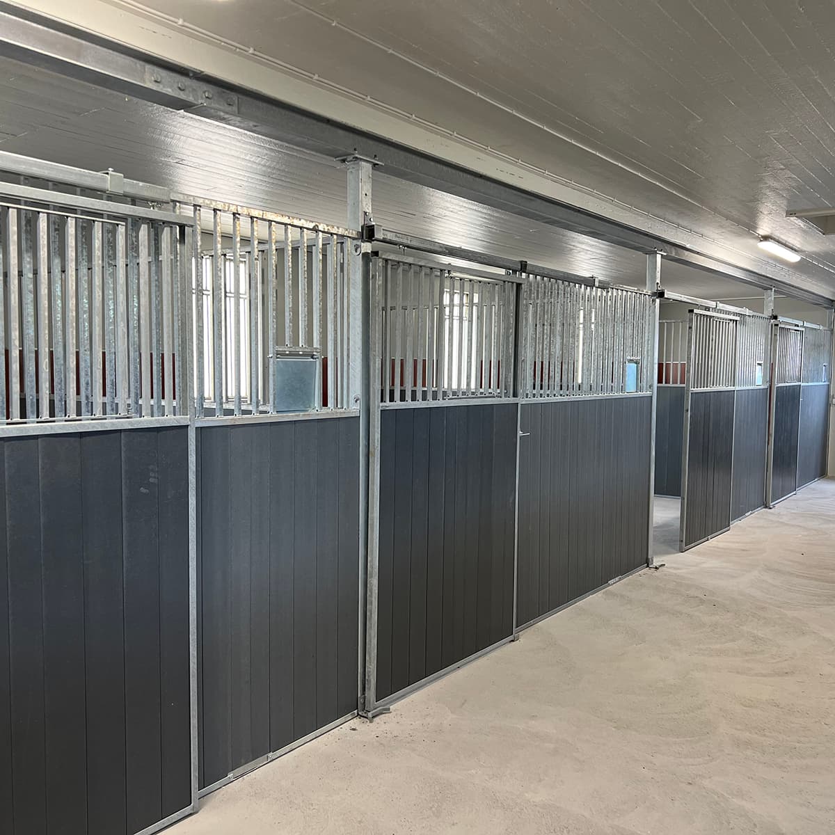 Front with sliding door 3.0 m, including plastic panelling, SWE