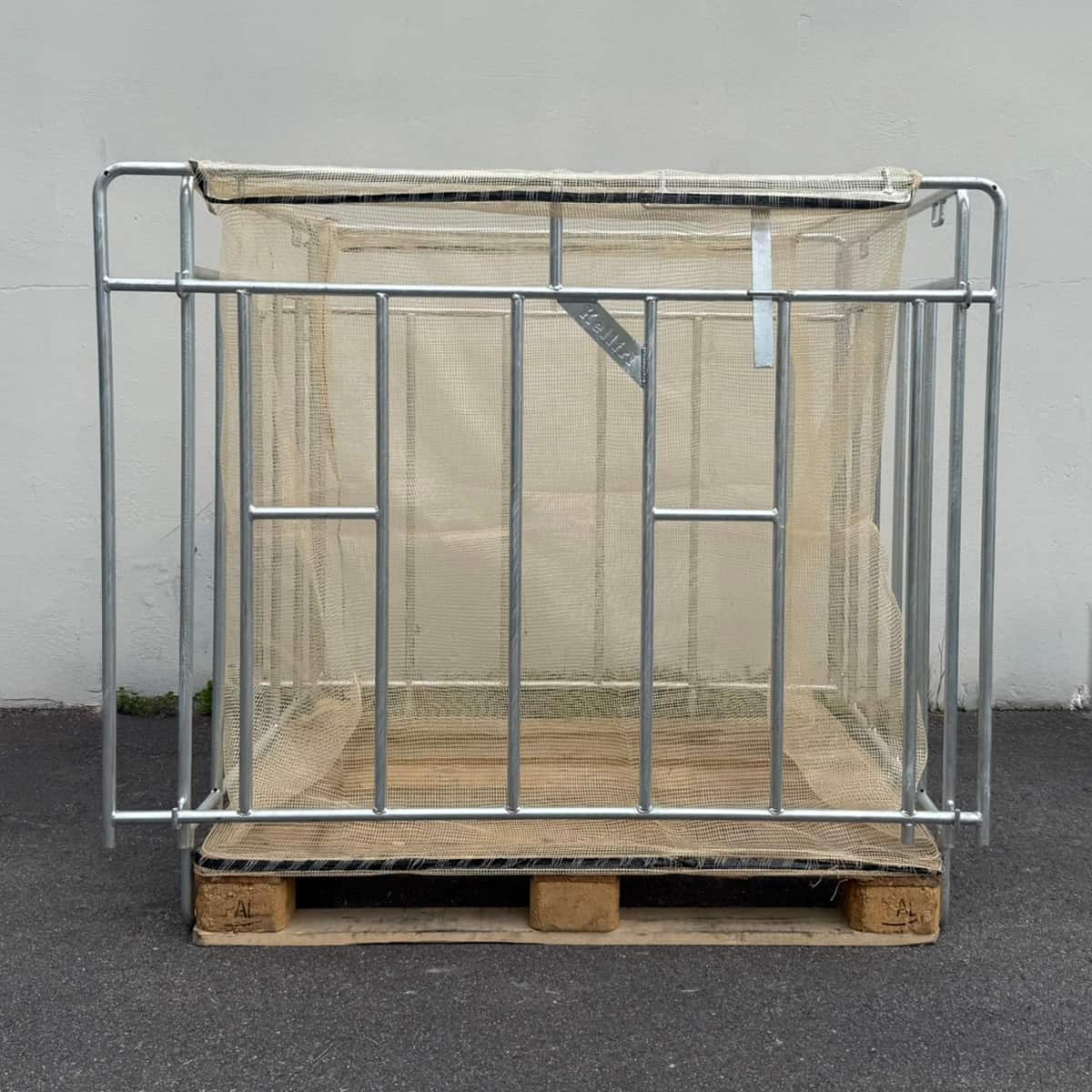 Firewood sack stand for EU and Hydro pallets