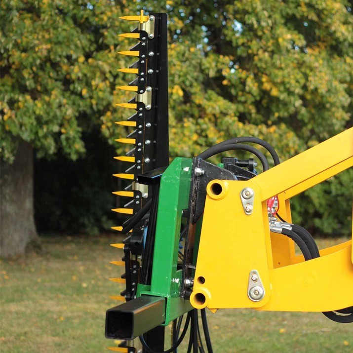 Hedge trimmer for frontloaders with bolted Trima attachment