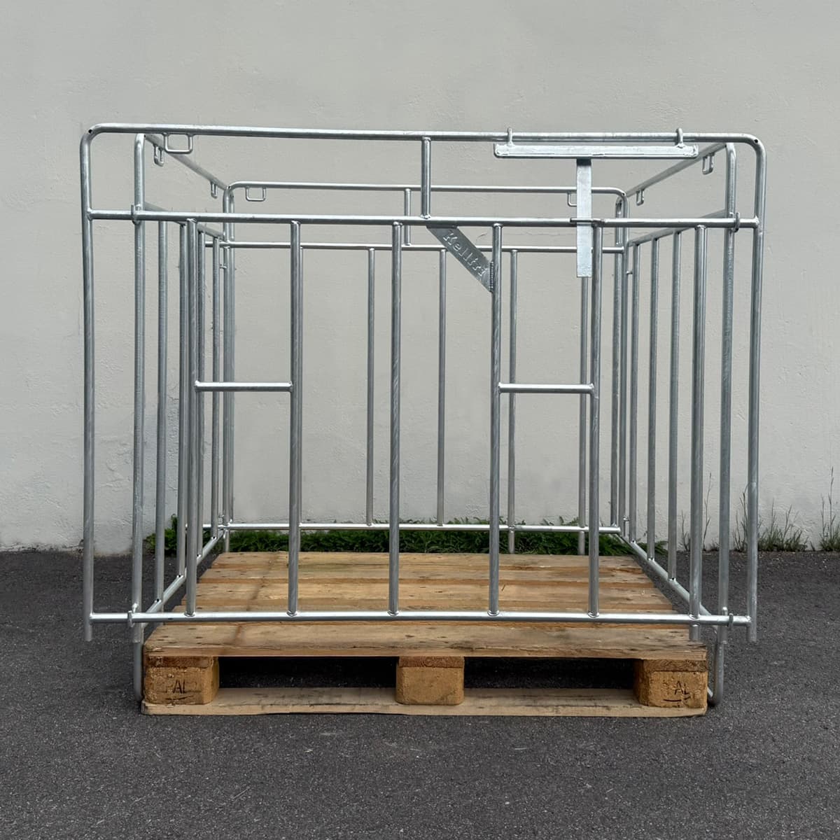 Firewood sack stand for EU and Hydro pallets