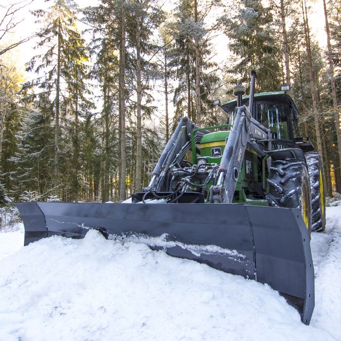 Diagonal snow blade, 2.5 m working width, with attachment which fits Trima