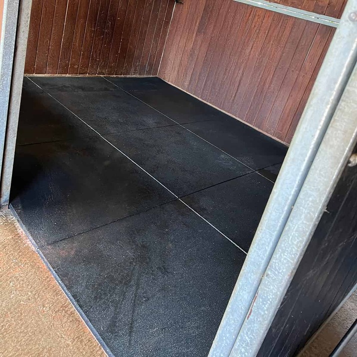 Stable mat 20 mm, 1 x 1 m