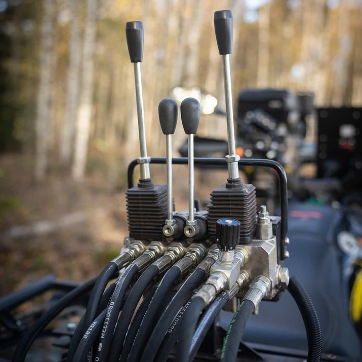 3-tonne forestry trailer ATV with 4,2 m crane