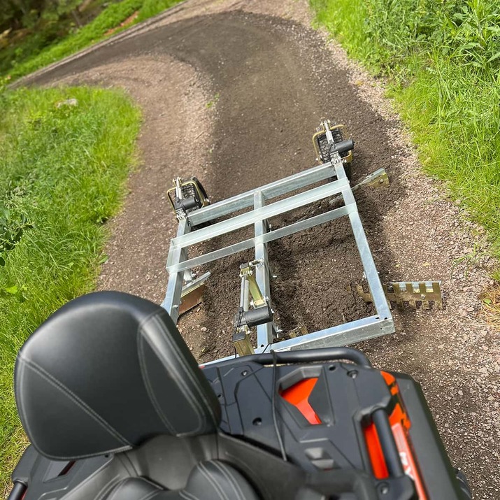 Road drag for ATV, 3-blade with electrical height adjustment function