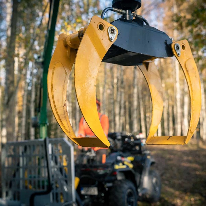 3-tonne forestry trailer ATV with 4,2 m crane
