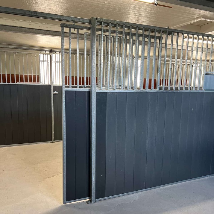 Front with sliding door 3.0 m, including plastic panelling, SWE