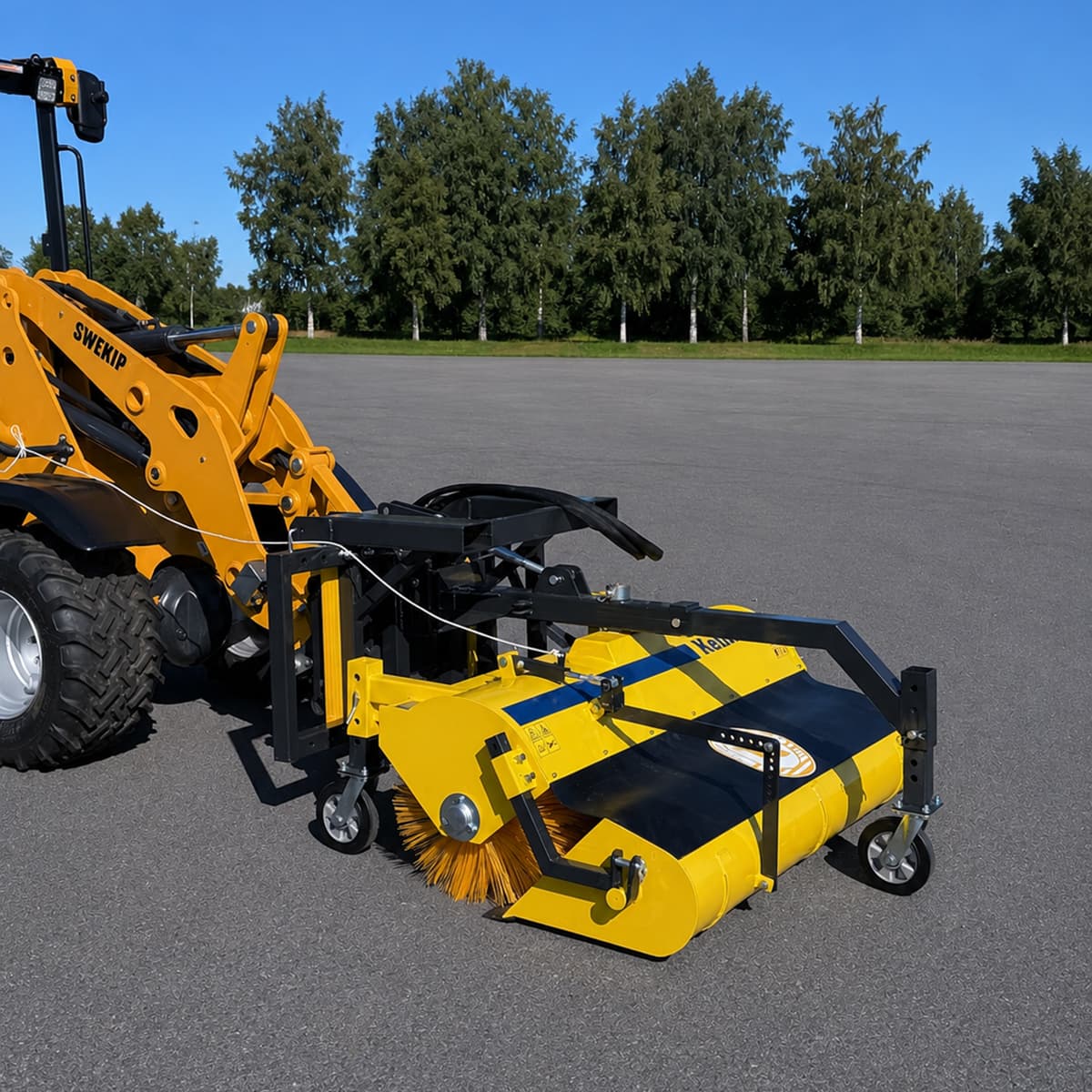 Sweeper with collector, bolted Three-point attachment