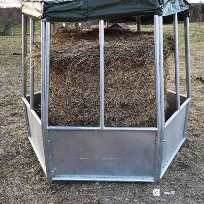 Hexagonal feeder with roof, 12 feed openings