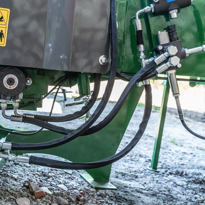 Chipper 170, hydraulic infeed with pump and tank